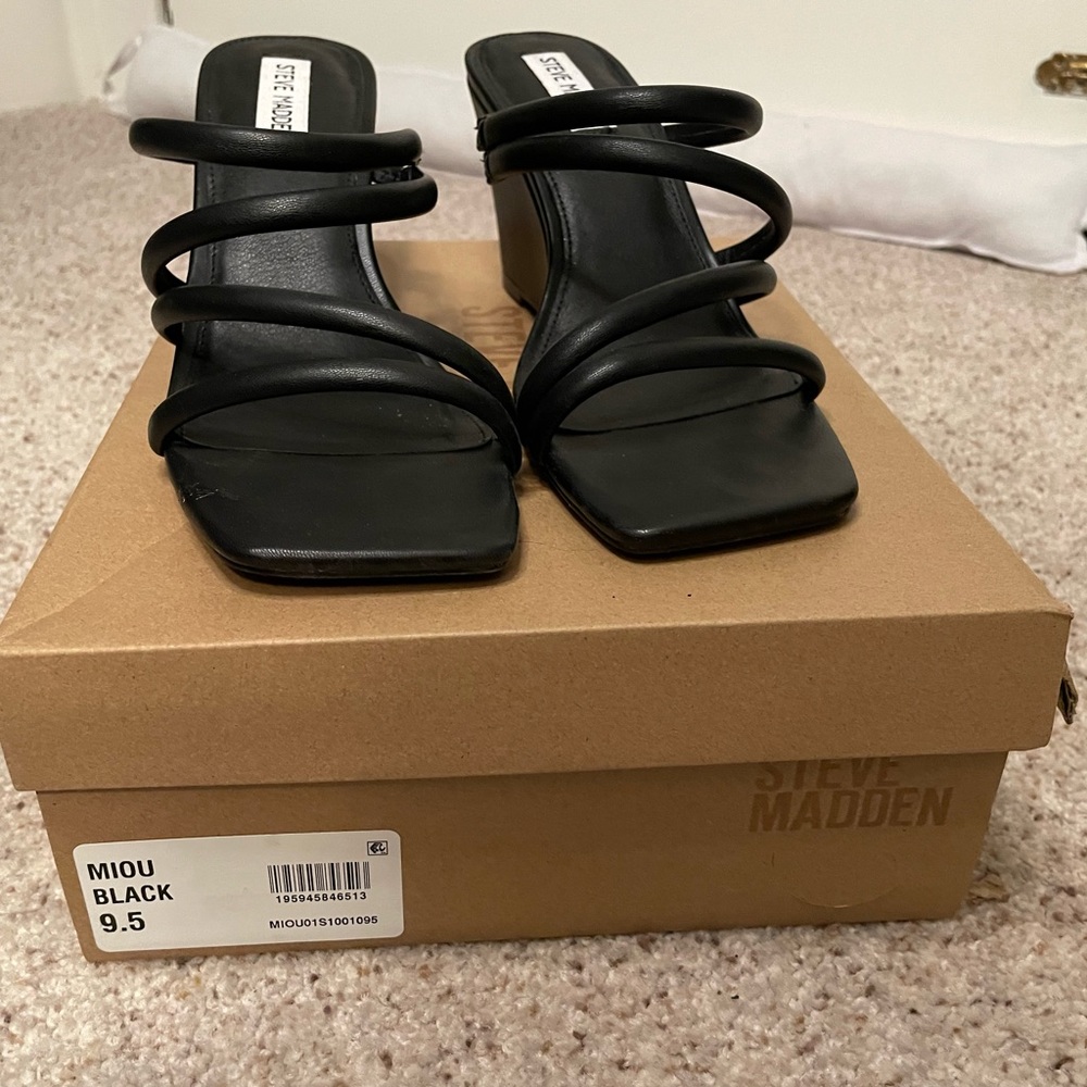 Perfect black summer wedge